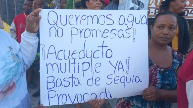Residentes en Los Jardines de Santana denuncian más de un año sin servicio de agua potable