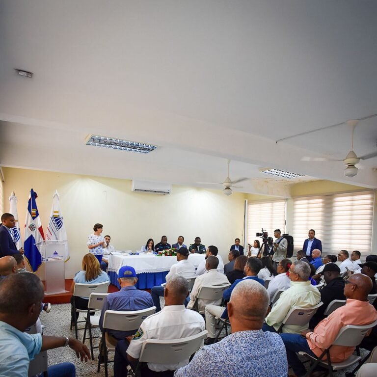 Gobernadora de Peravia lidera articulación interinstitucional junto al Ministerio de Interior y Policía