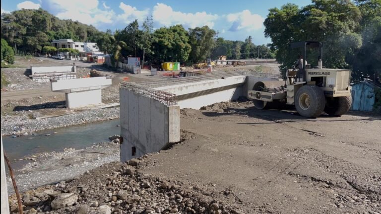 Puente Paso Los Hierros estaría listo para junio de este año; obra supera los RD$250 millones de inversión