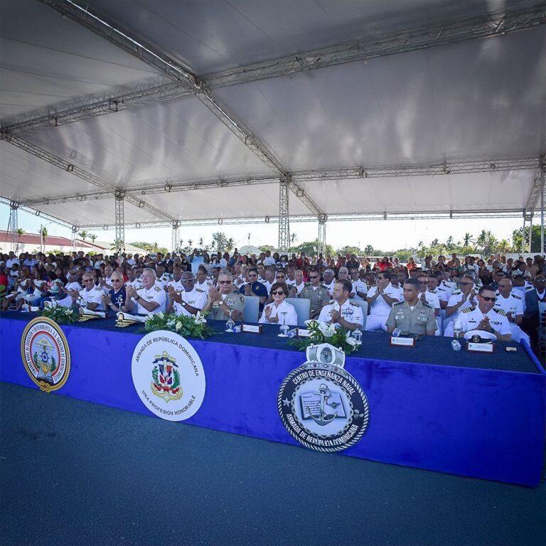Gobernadora participa en graduación de 272 grumetes de la Armada Dominicana