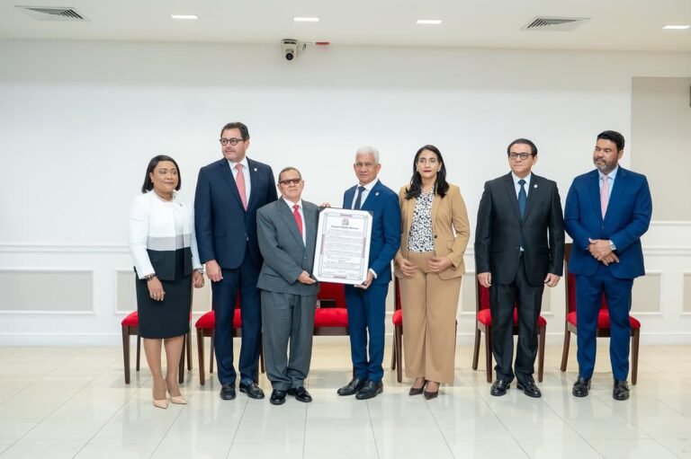Senado de la República reconoce al periodista Rafael Freddy Ortiz Mejía por sus 50 años de trayectoria